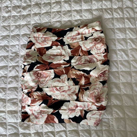 Zara Black and White Mini Skirt - Picture 2 of 8